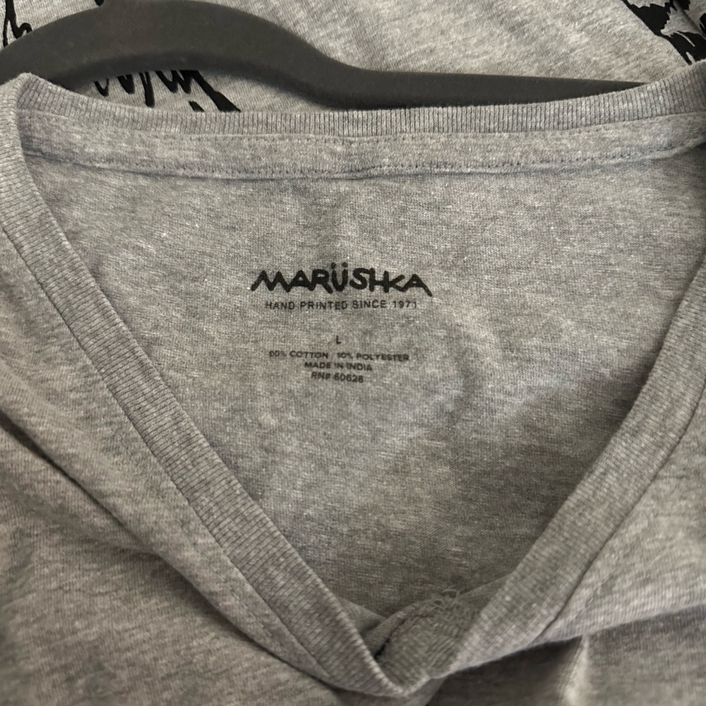 Chic Gray Cat Graphic Tee - Picture 3 of 3